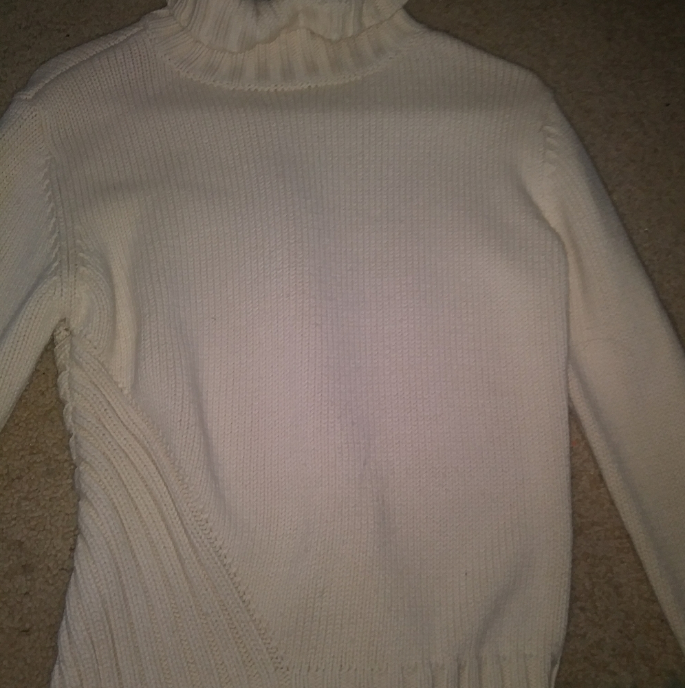 Knitted beige turtle neck